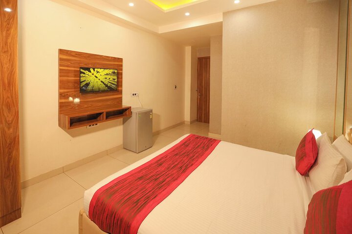 Room 27 of 77