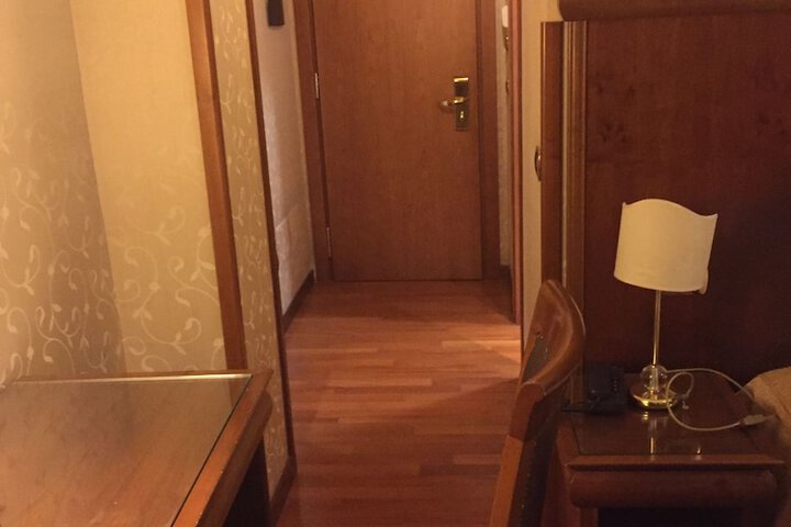 Room 12 of 48