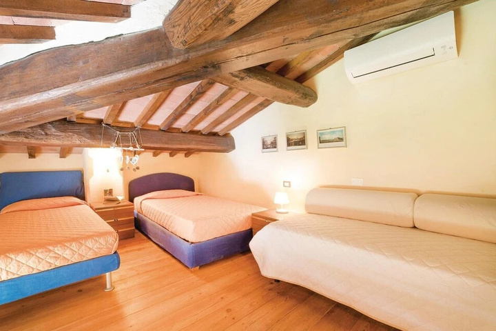 Room 5 of 19