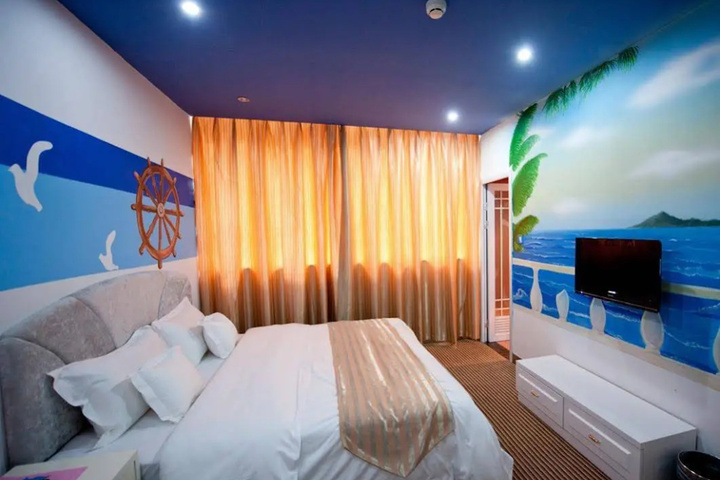 Room 2 of 4