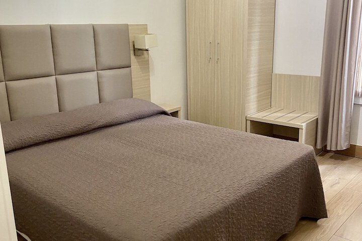 Room 11 of 50