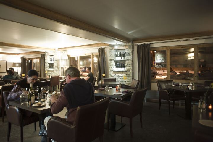 Dining 52 of 64