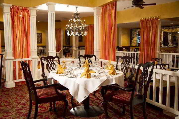 Dining 30 of 31