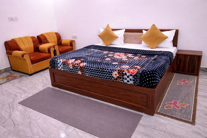 Room 5 of 16