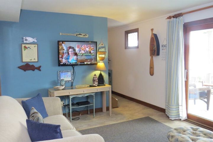 Room 5 of 6