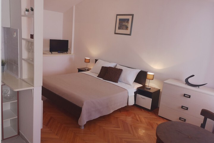 Room 7 of 24
