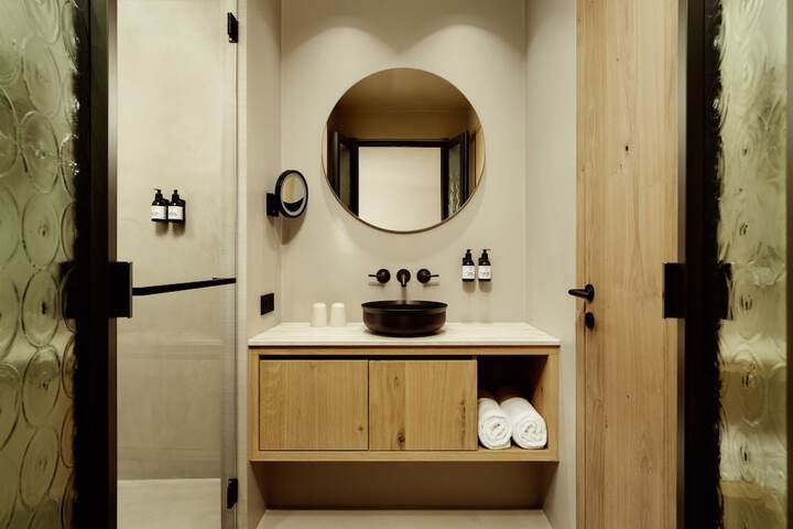 Room 45 of 83