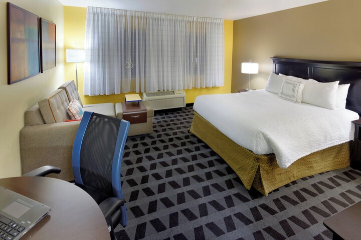 Room 9 of 32