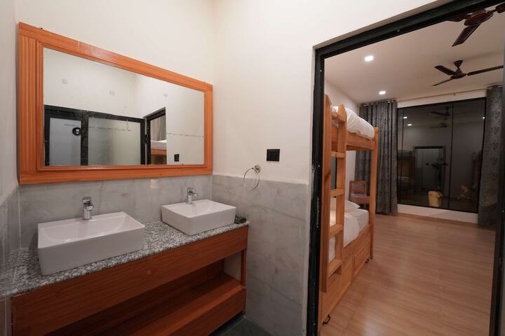 Room 35 of 46