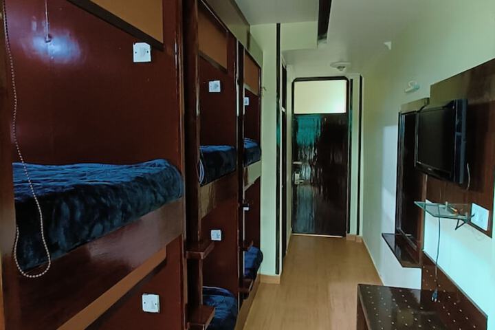 Room 13 of 46