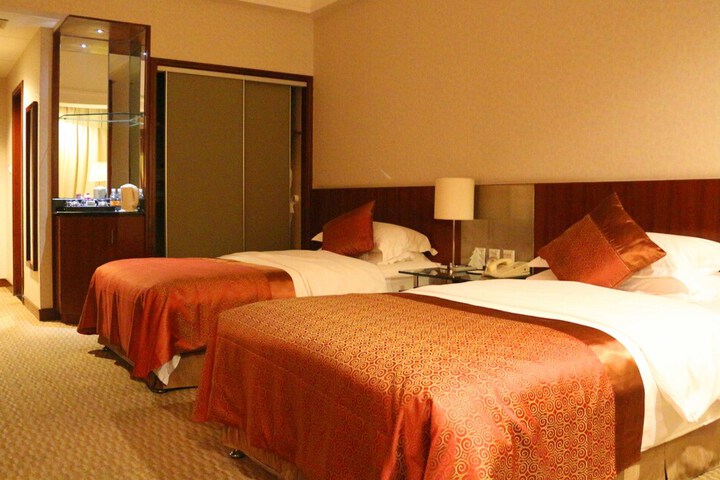 Room 8 of 38