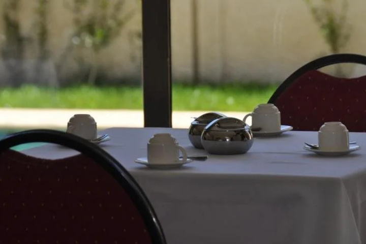 Dining 19 of 20