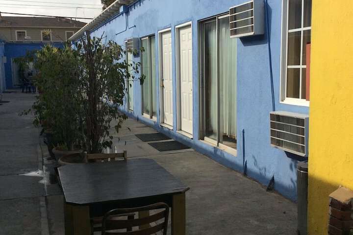 Hotel Exterior 37 of 47