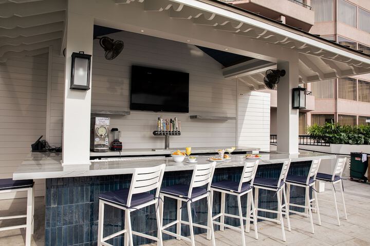 Poolside bar