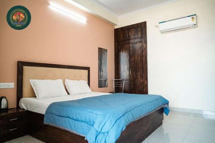 Room 4 of 7