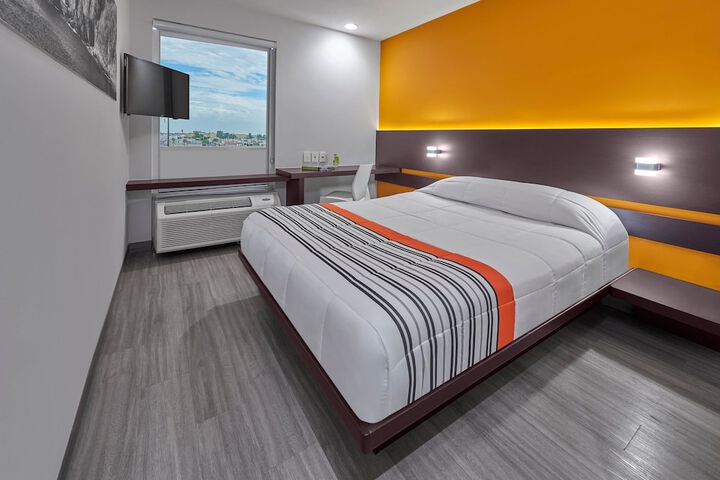 Room 8 of 52