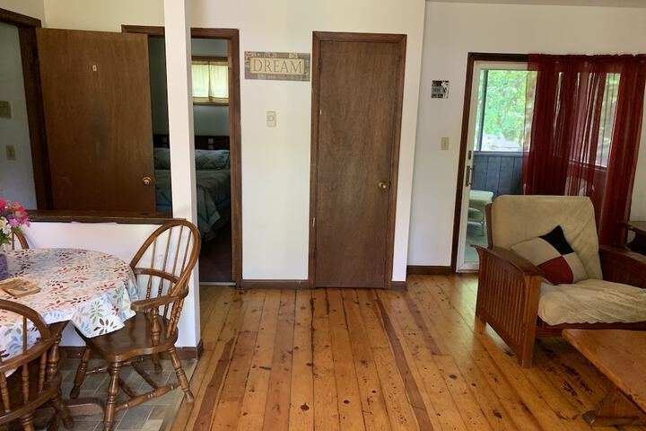 Room 11 of 122