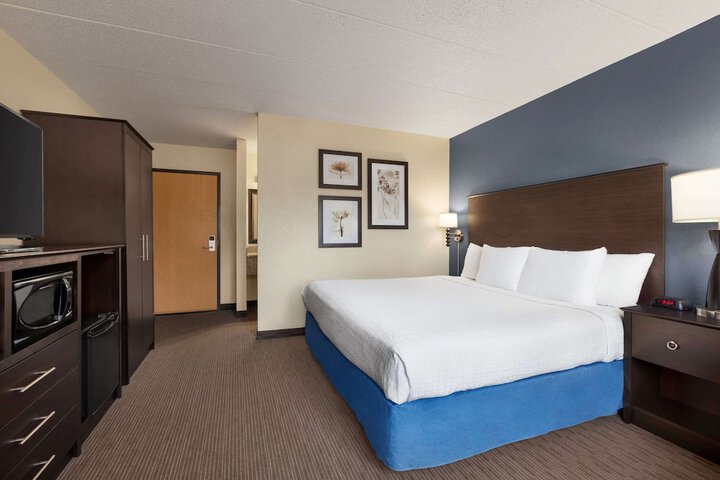 1 King Bed (17 of 22)