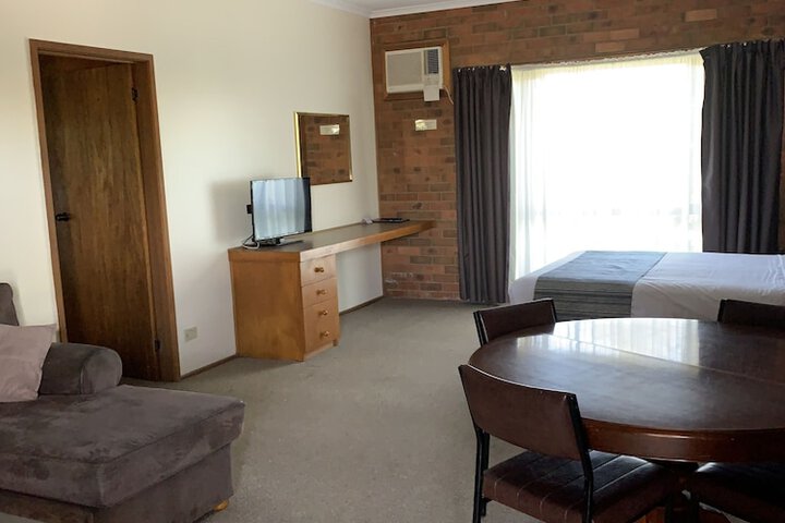 Room 27 of 61