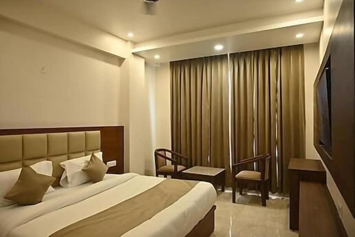 Room 6 of 17