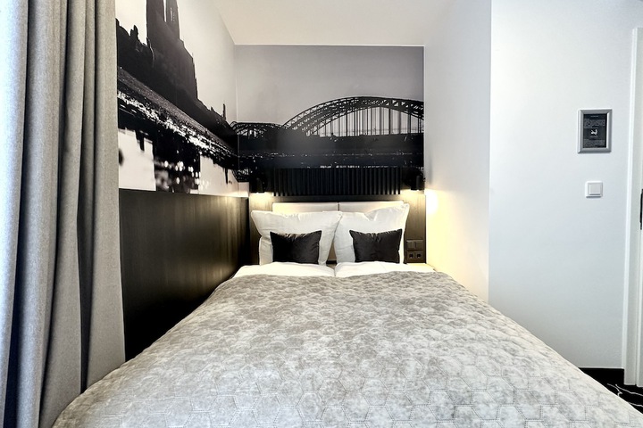 Room 45 of 194