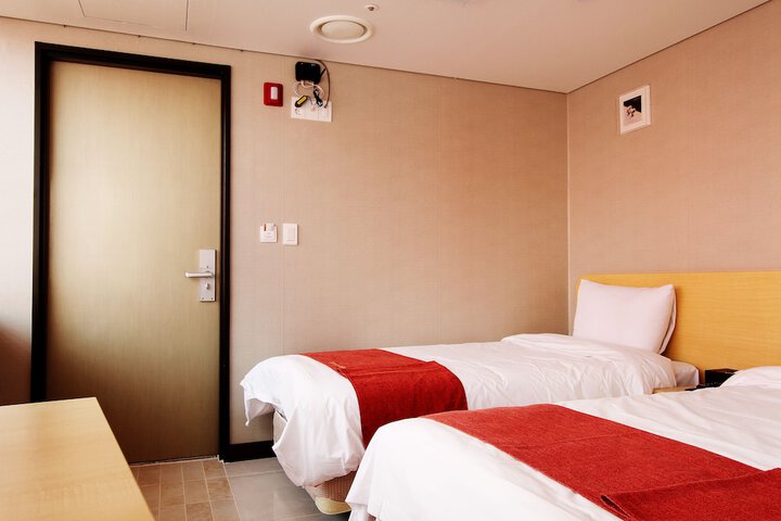 Room 18 of 50