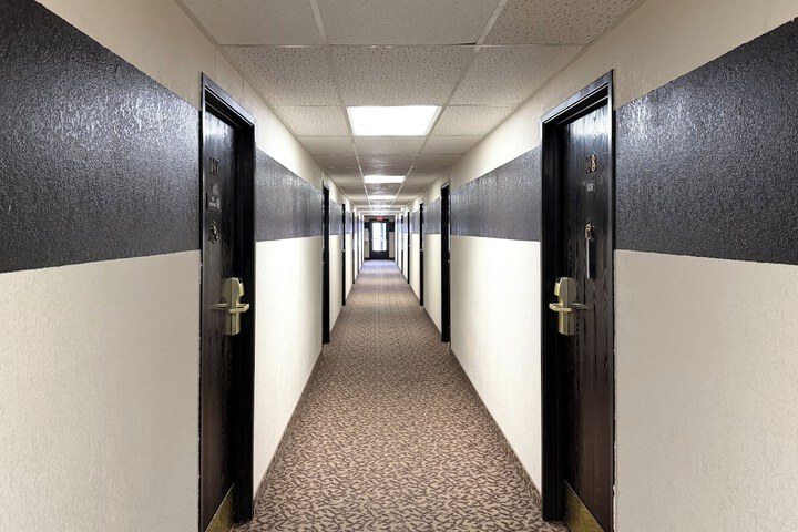 Ballroom/Hall 23 of 27