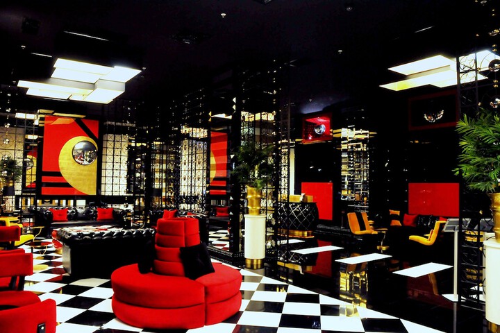 Entrance & Lobby