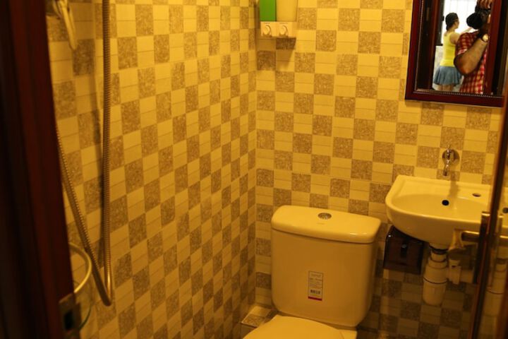 Room 27 of 32