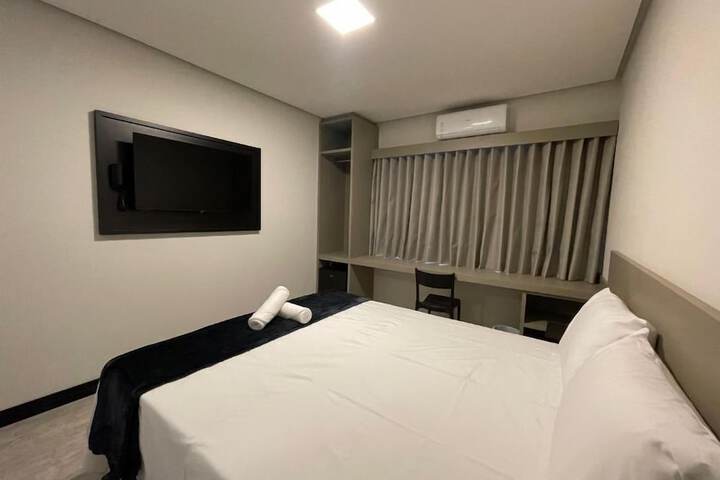 Room 8 of 28