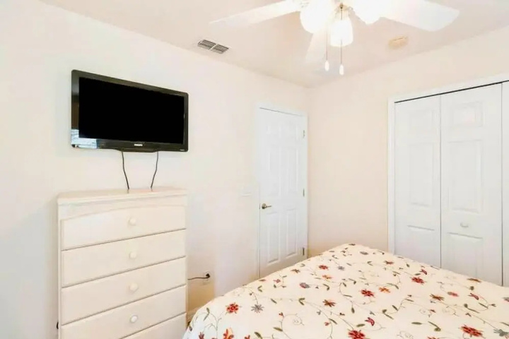 Room 3 of 28