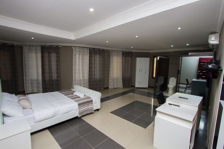 Room 8 of 27