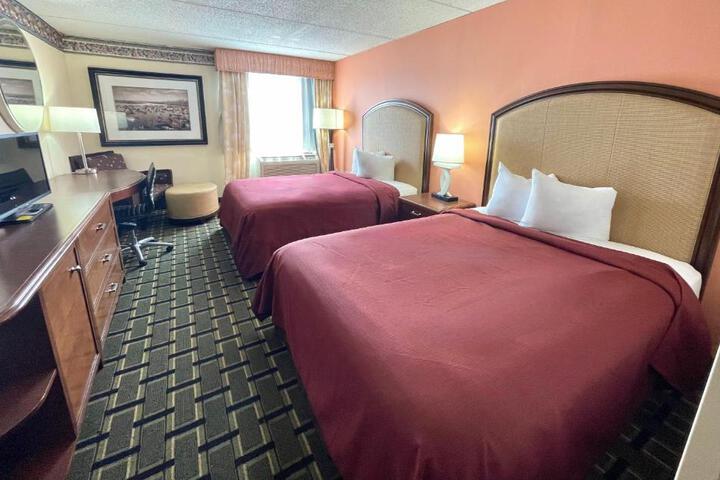 2 Queen Beds (1 of 5)