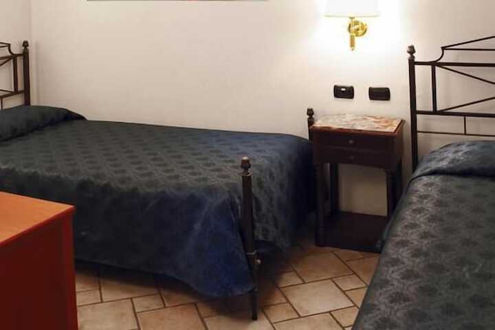 Room 16 of 120