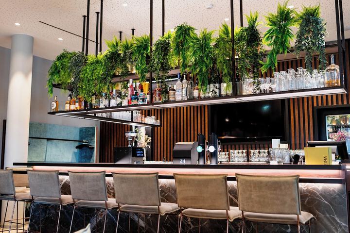 Lounge 90 of 107