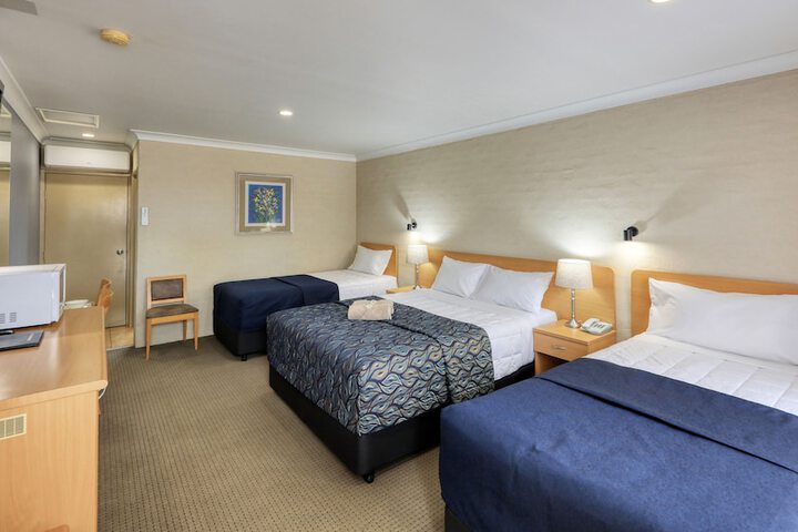 Room 9 of 34