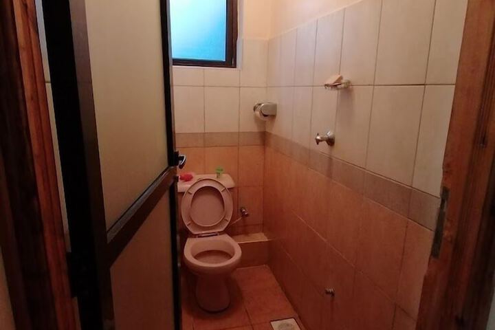 Room 12 of 33