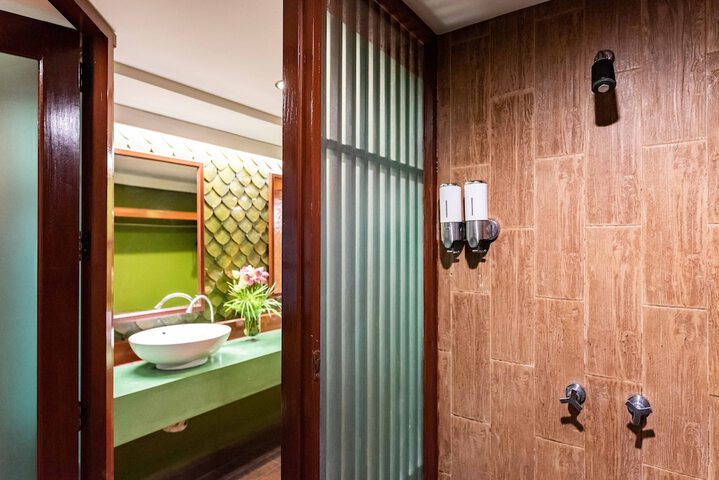 Room 42 of 62
