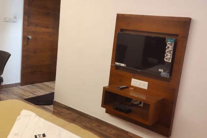 Room 9 of 15