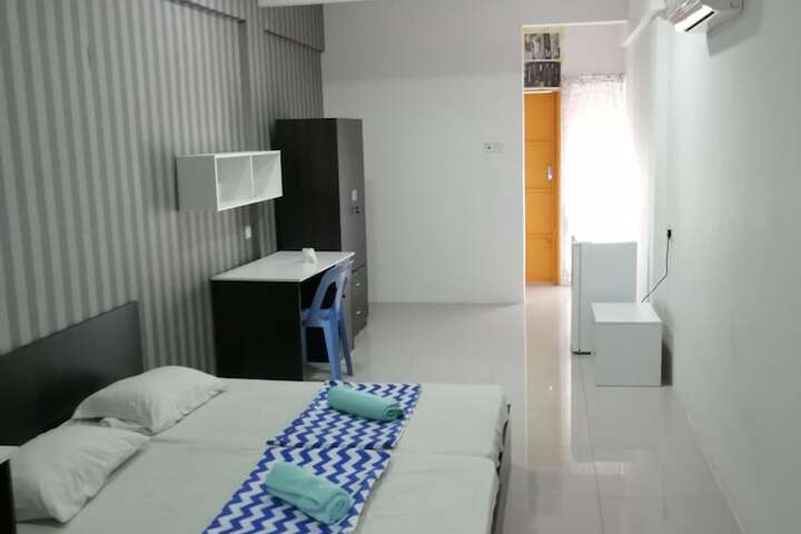 Room 5 of 12
