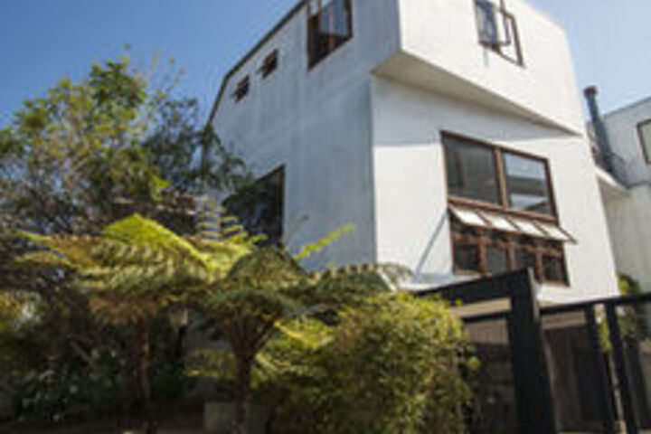 Image of VE Contemporary Classic 2 Br Townhouse by RedAwning