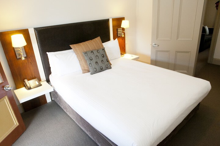 Room 8 of 190
