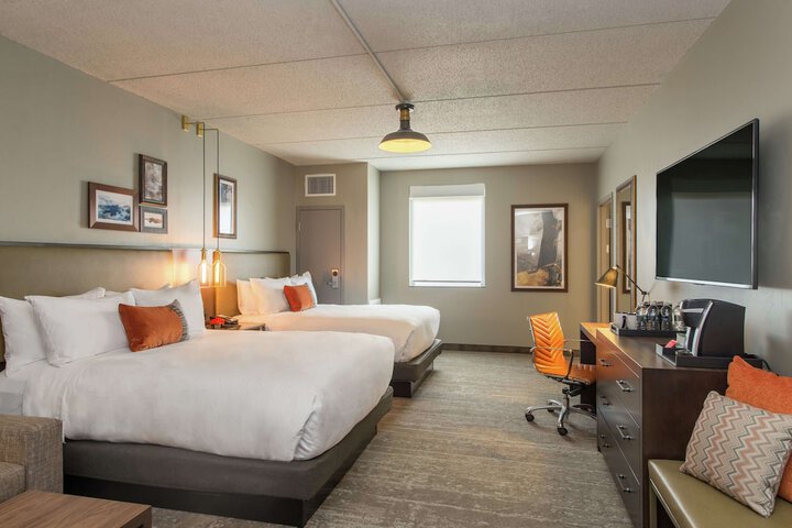 1 Queen Bed Main Building (2 of 29)
