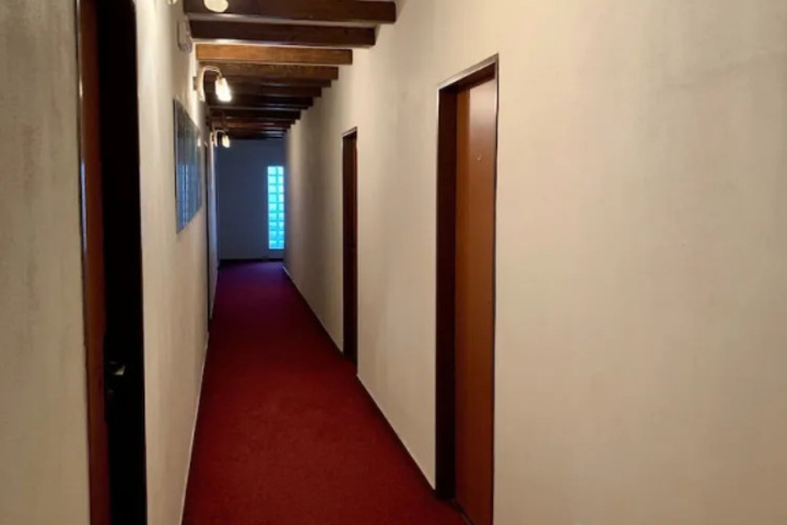 Room 13 of 18