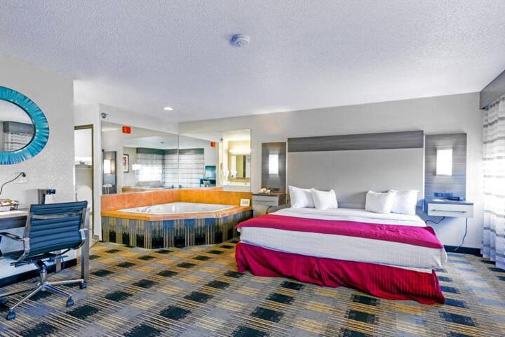 1 King Bed (14 of 14)