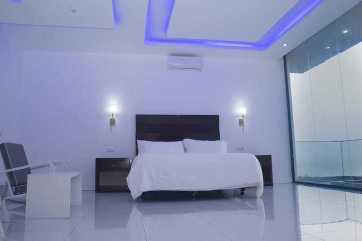 Room 12 of 48