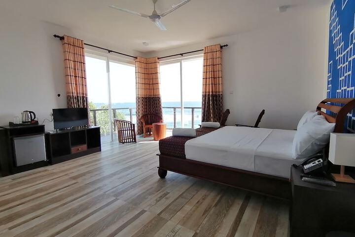 Room 13 of 31