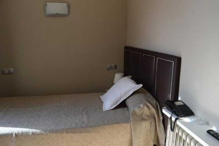 Room 13 of 34