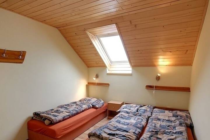 Room 6 of 32