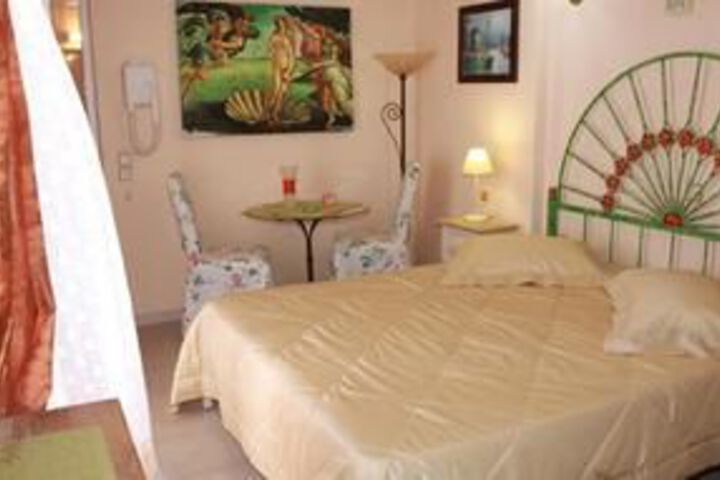Room 7 of 11
